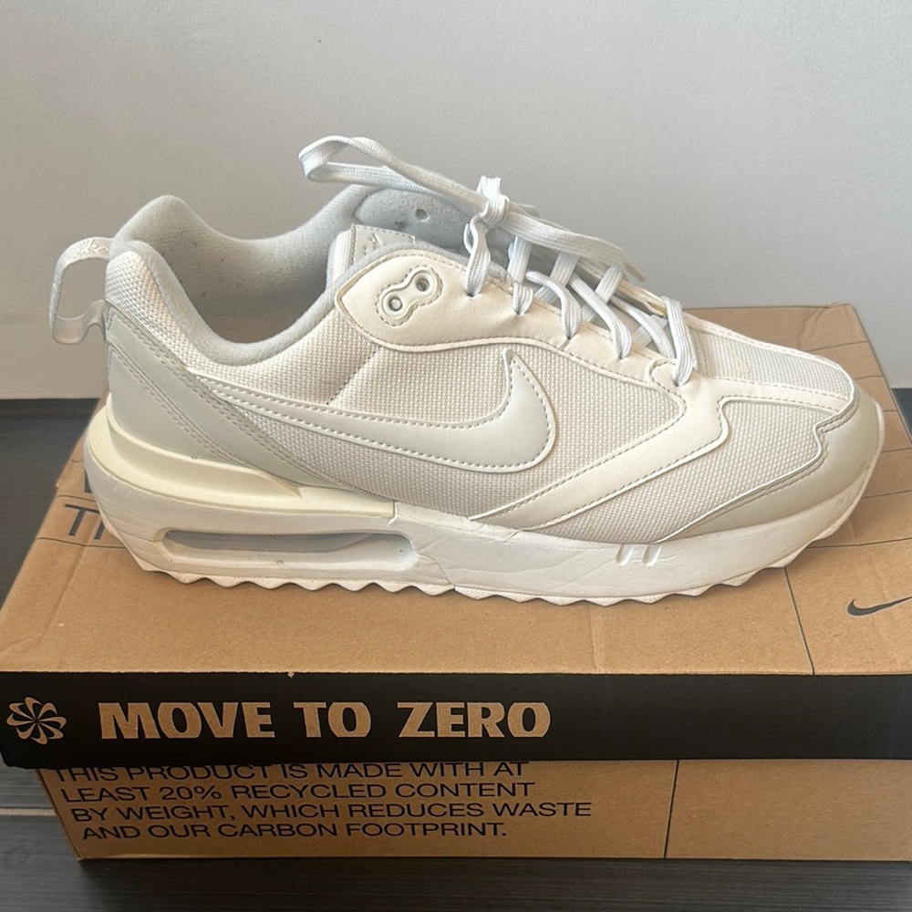 Nike women’s White Low-Top Air-Style Sneaker